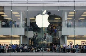 Amid Declining Marketshare, Apple Aggressively Promotes Payments Platform in China